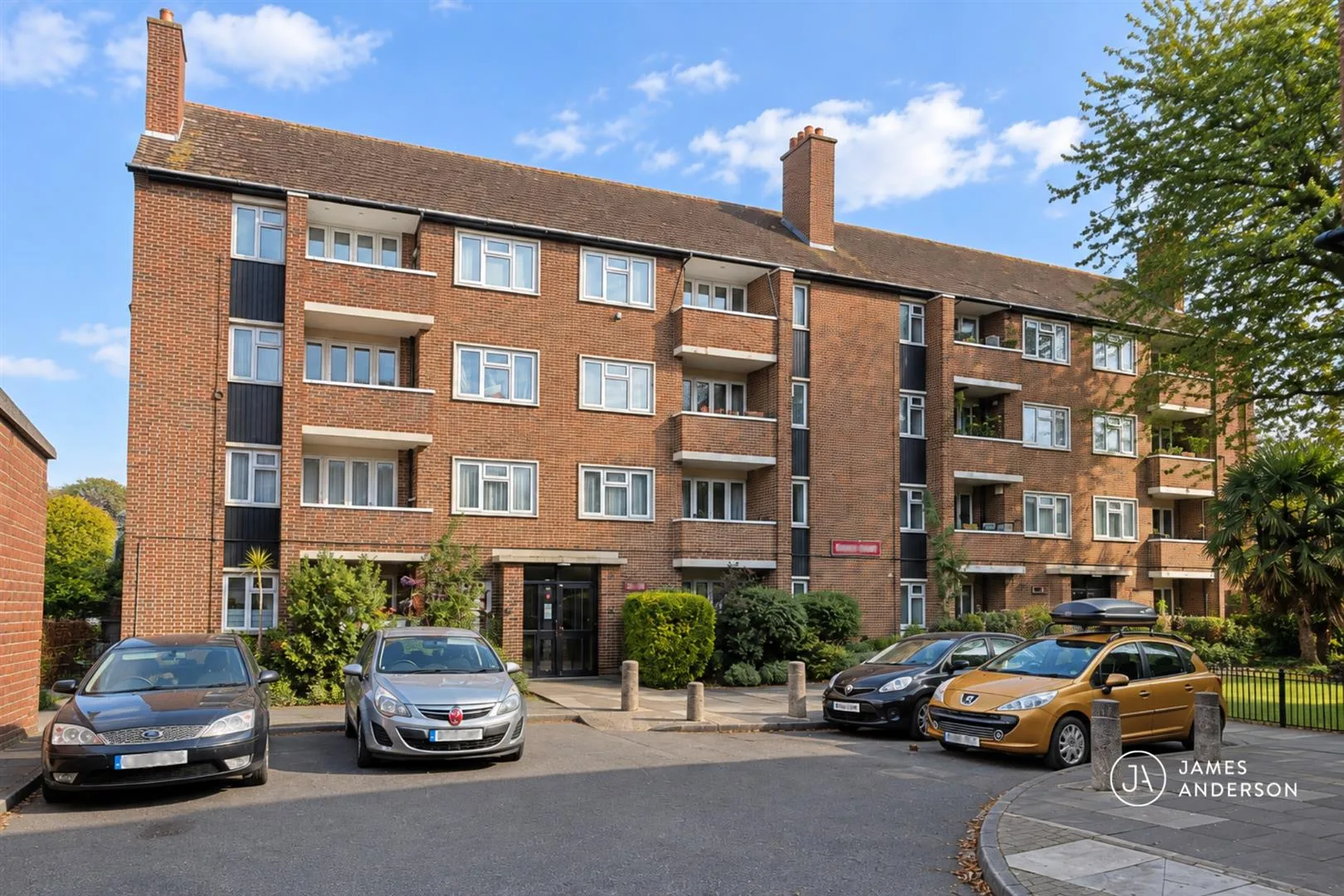 House Grove Road in Greater London