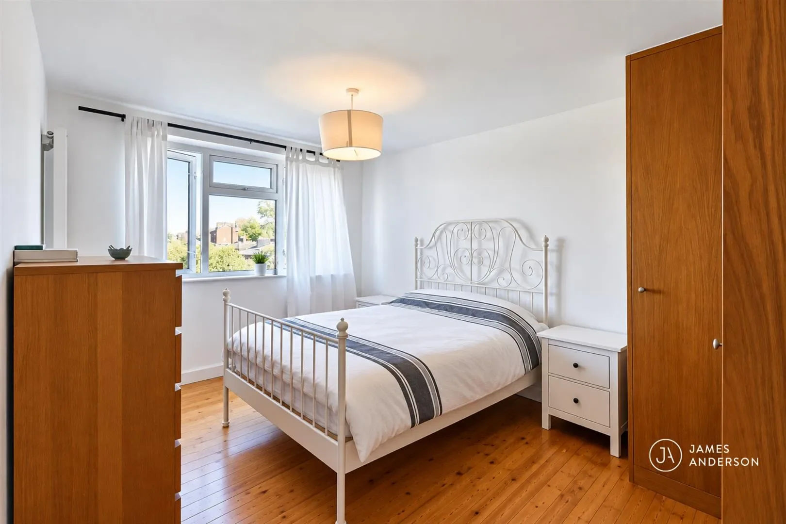 House Grove Road in Greater London