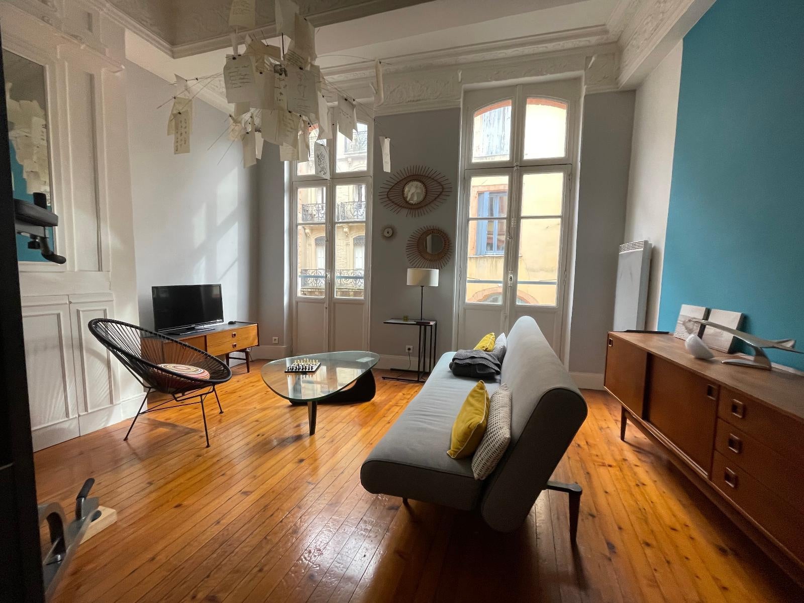 Flat Place des Carmes in Toulouse