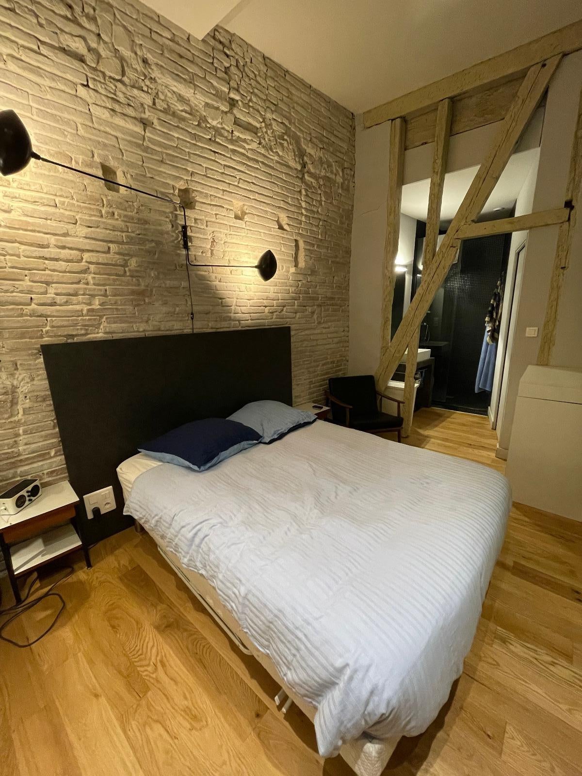 Flat Place des Carmes in Toulouse