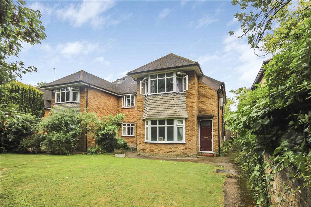 Flat Palace Road in Greater London