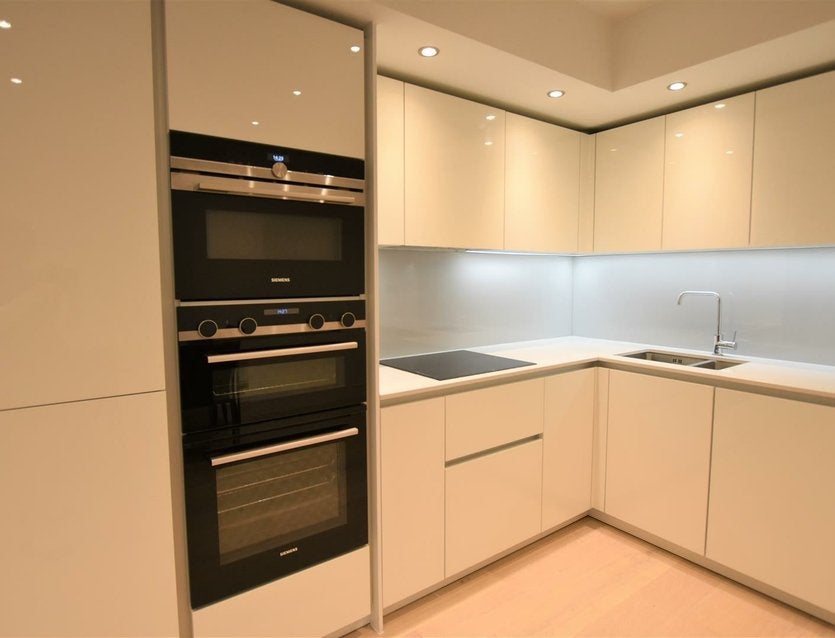 Flat Garnet Place in Greater London