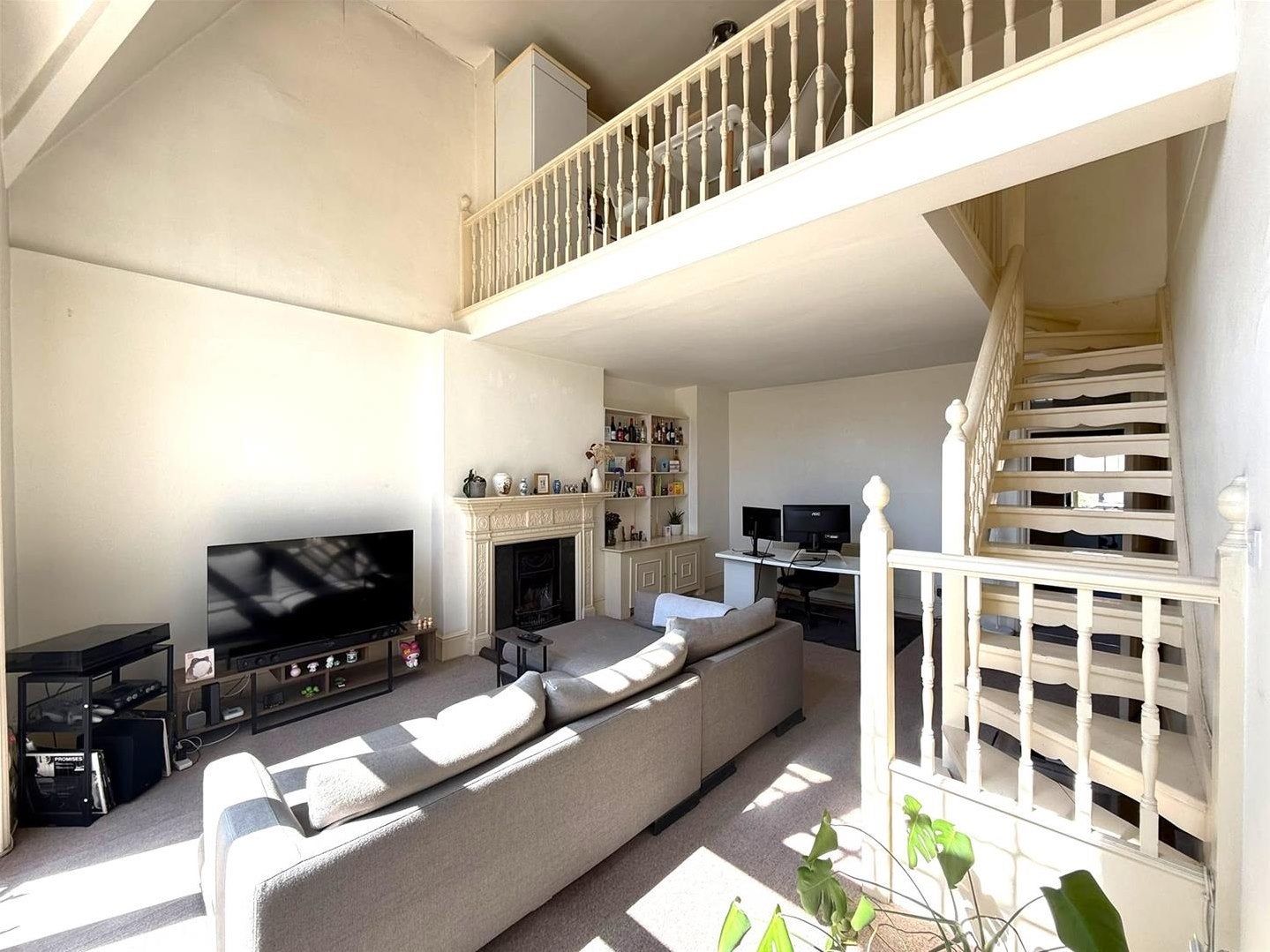 Flat Compayne Gardens in Greater London