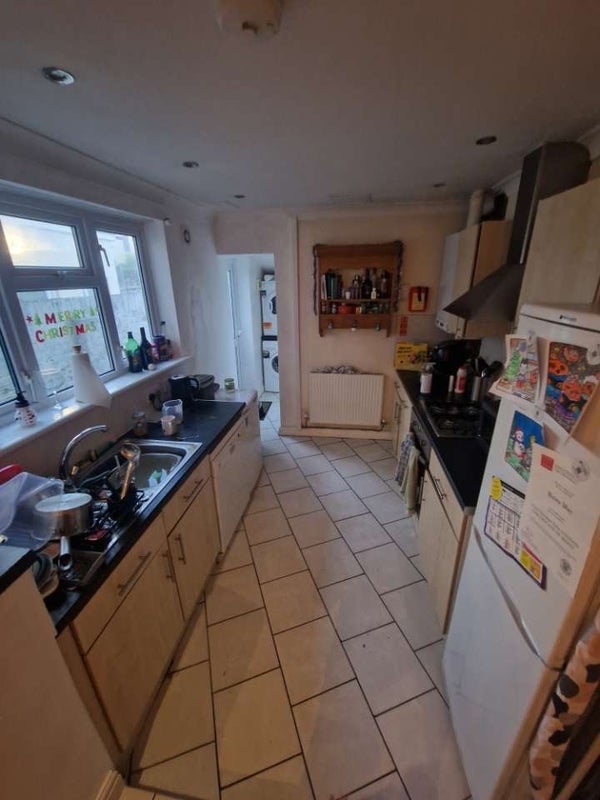 Room Glenroy Street in Cardiff