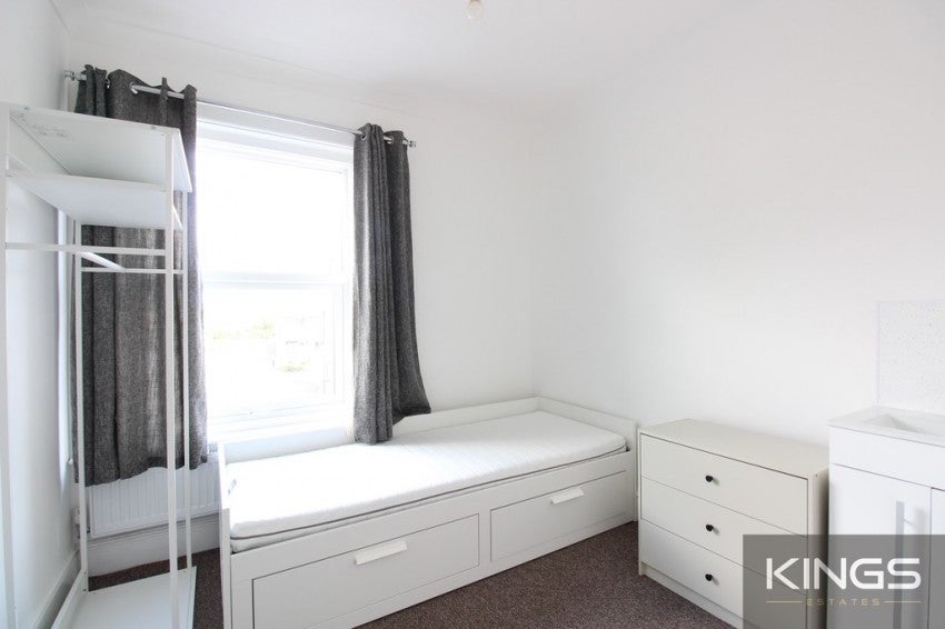 Room Padwell Road in Southampton