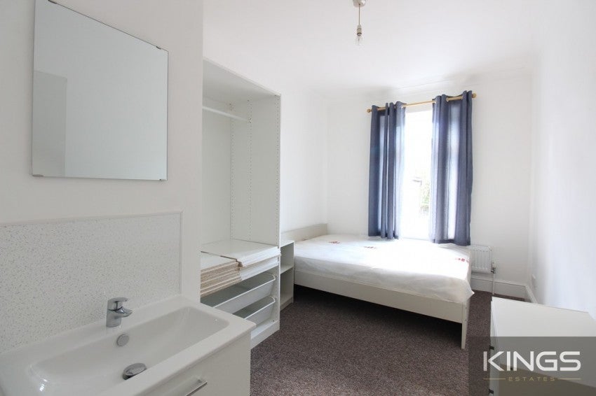 Room Padwell Road in Southampton