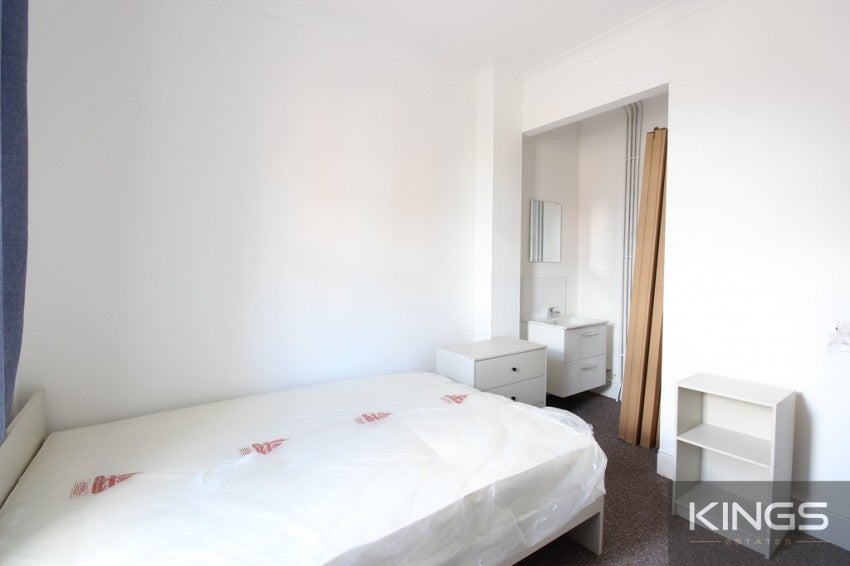 Room Padwell Road in Southampton