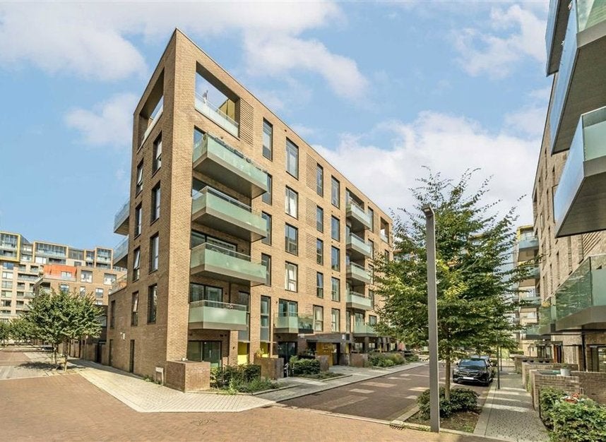 Flat Fergus Street in Greater London