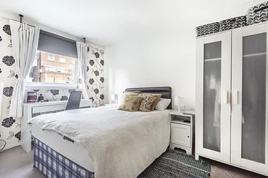 Flat Lydney Close in Greater London