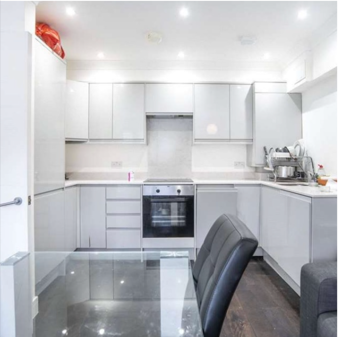 Flat Vallance Road in Greater London
