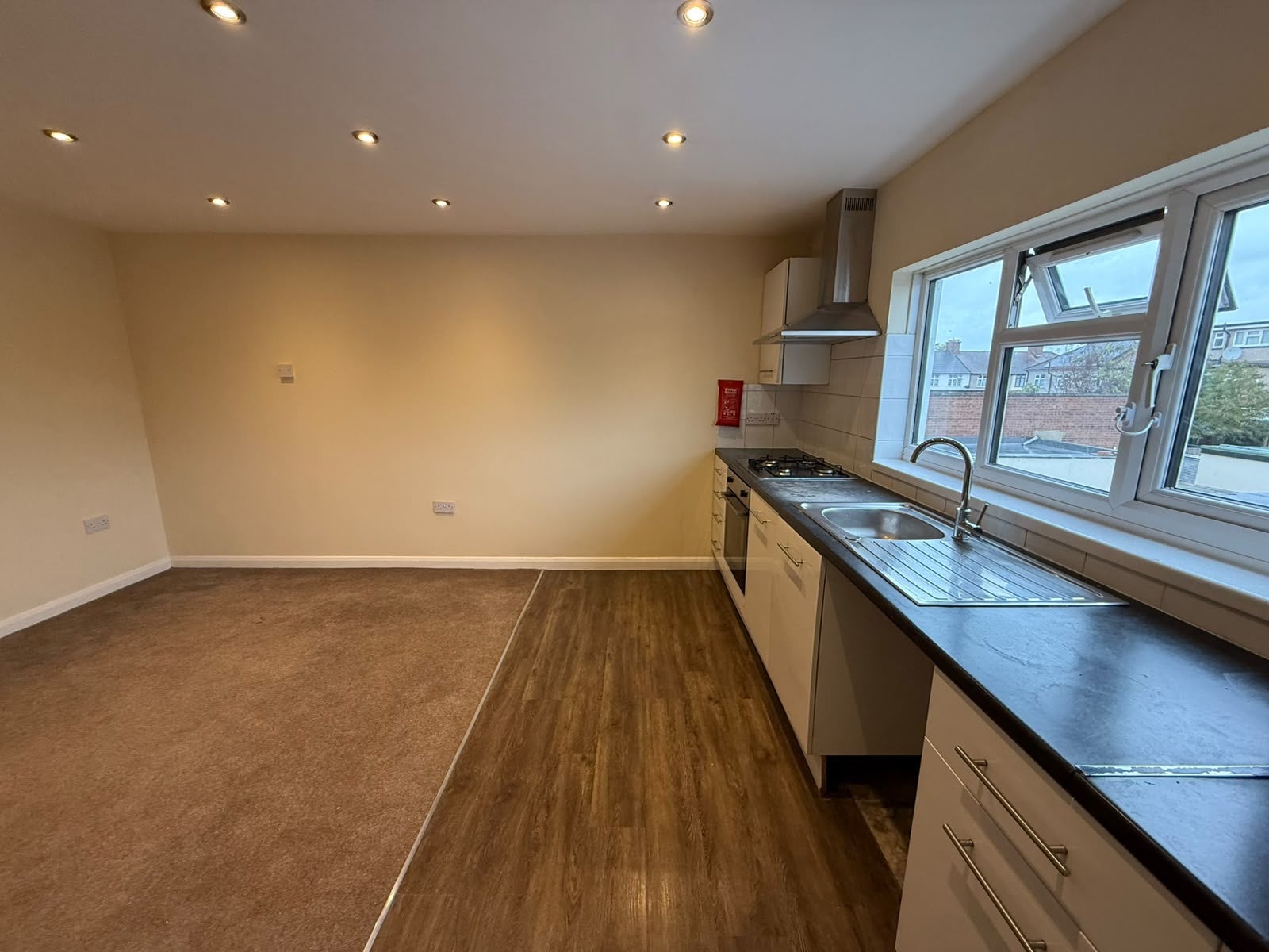 Flat Green Lane in Greater London