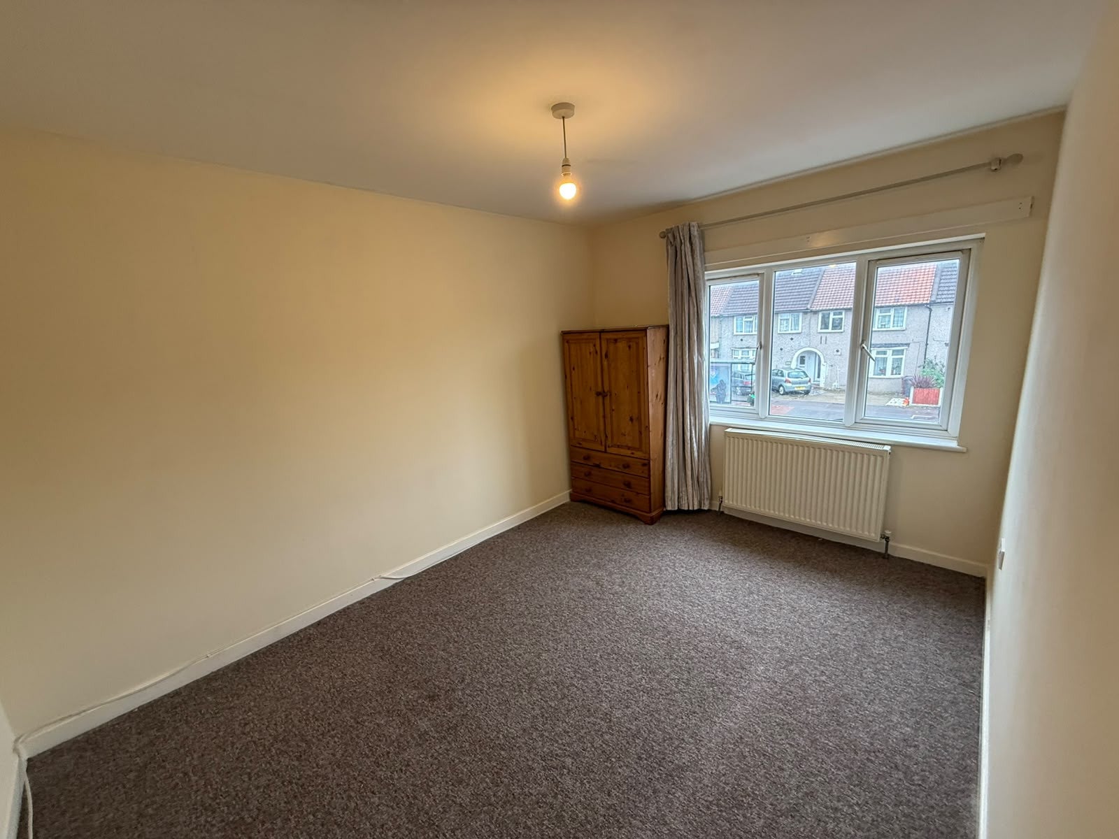 Flat Green Lane in Greater London