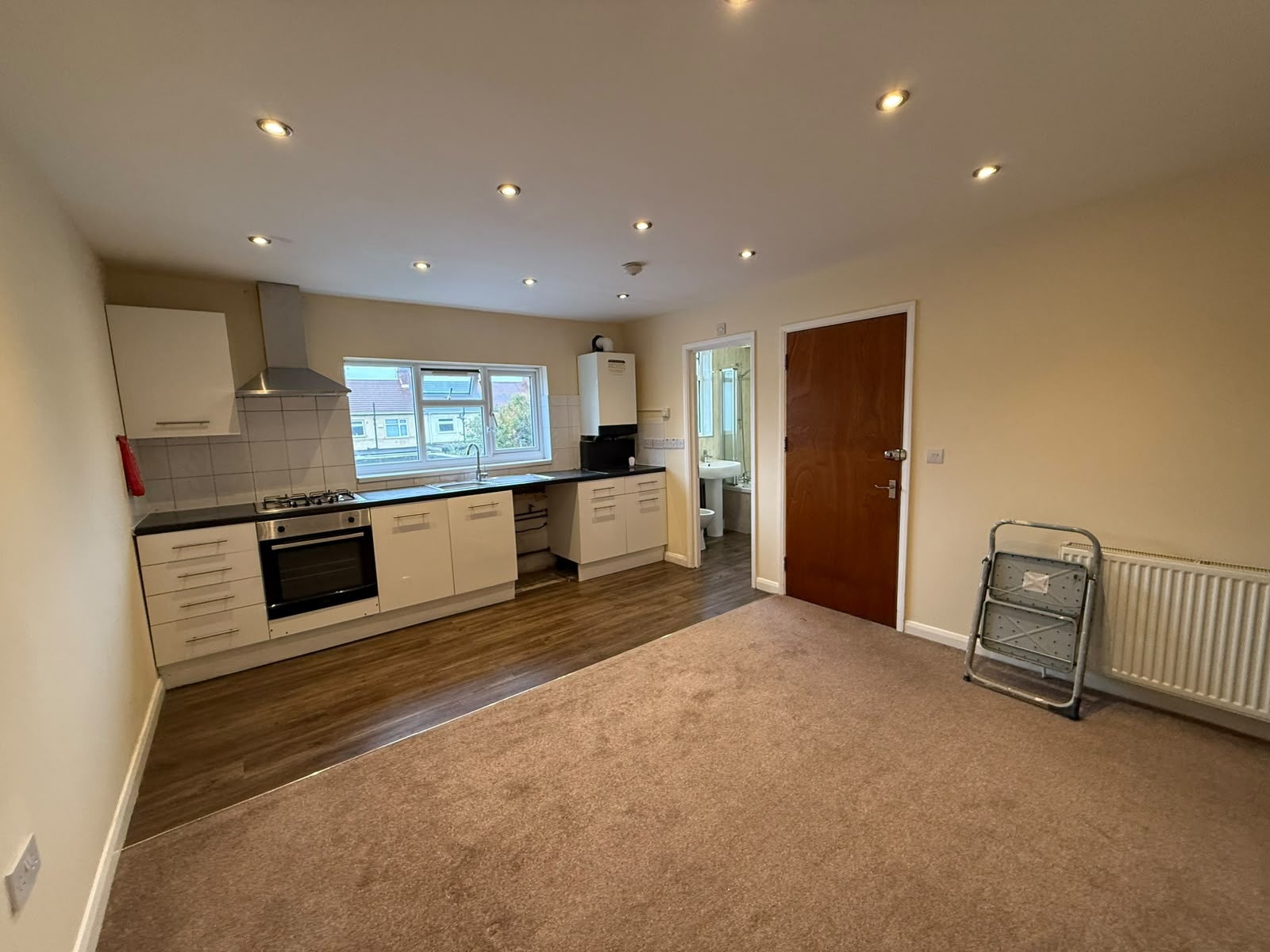 Flat Green Lane in Greater London
