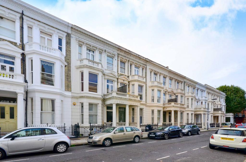 Flat Fairholme Road in Greater London
