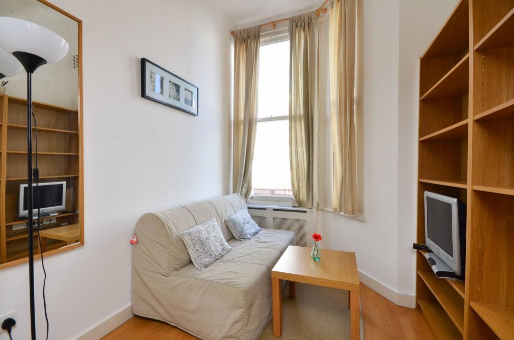 Flat Fairholme Road in Greater London