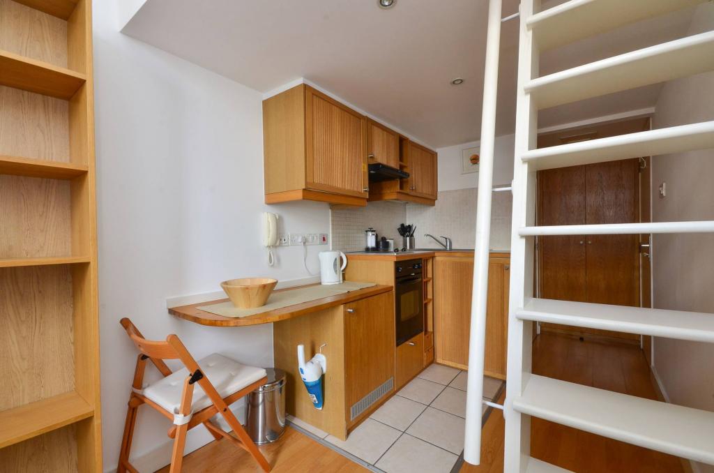Flat Fairholme Road in Greater London