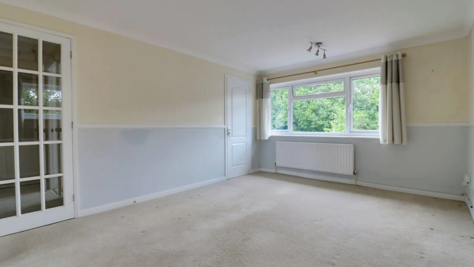 Flat Longcroft Road in Basingstoke and Deane