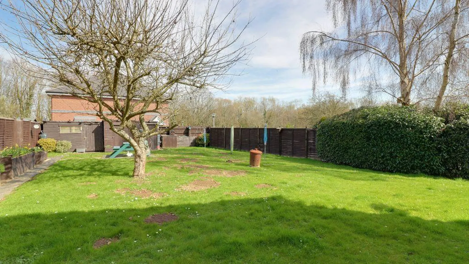 Flat Longcroft Road in Basingstoke and Deane