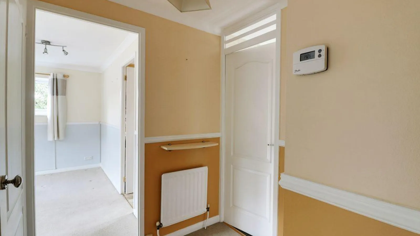 Flat Longcroft Road in Basingstoke and Deane