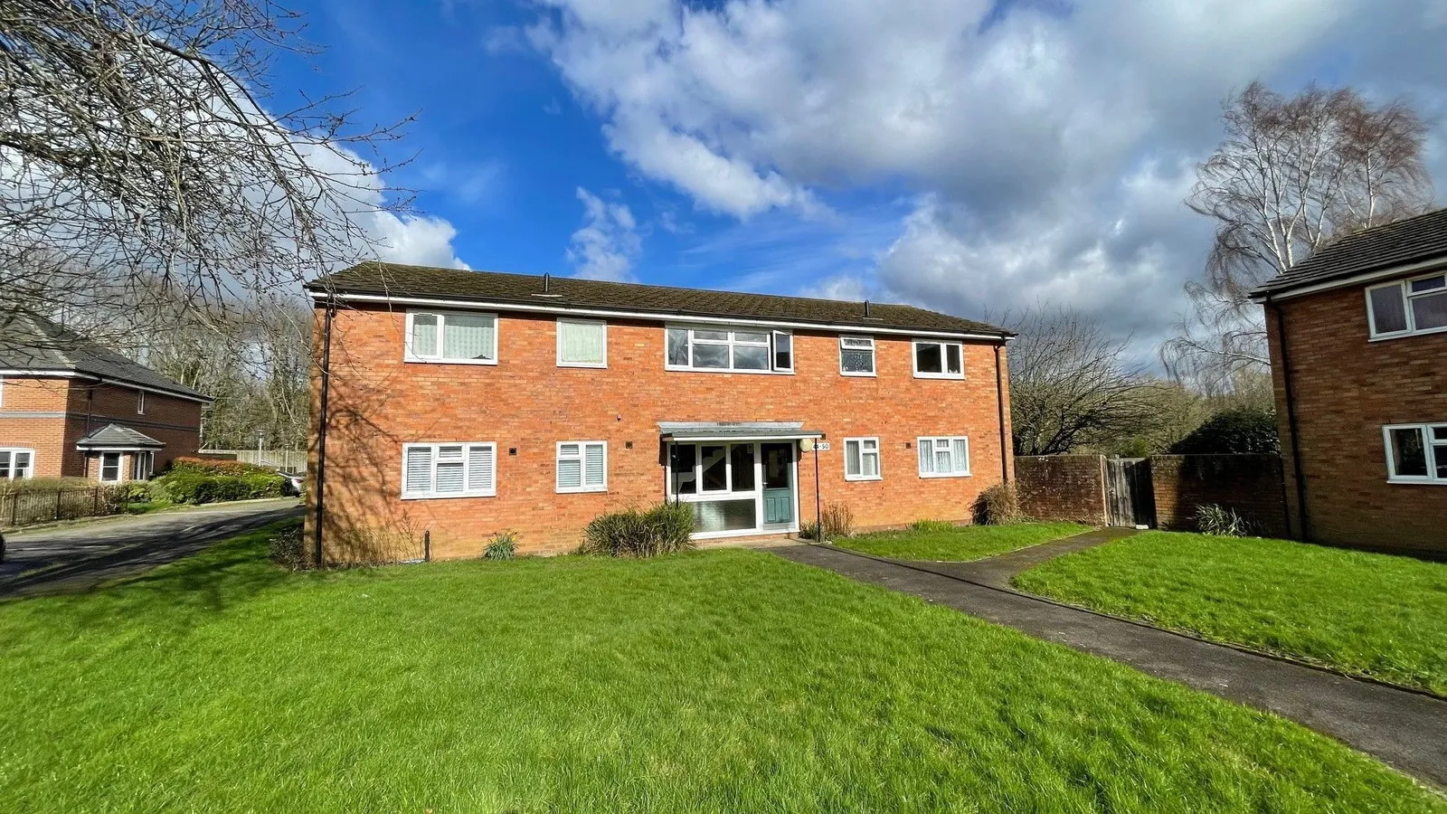 Flat Longcroft Road in Basingstoke and Deane