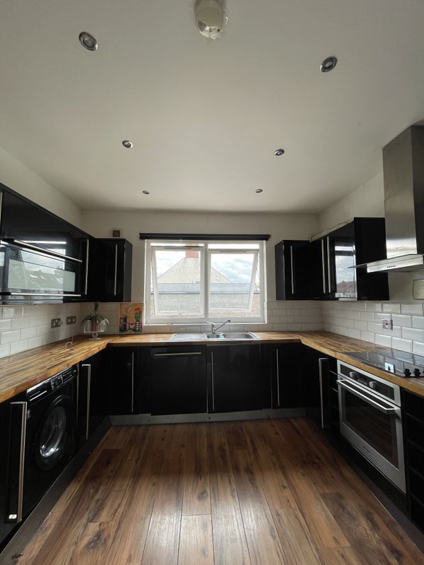 House Lower Addiscombe Road in Greater London
