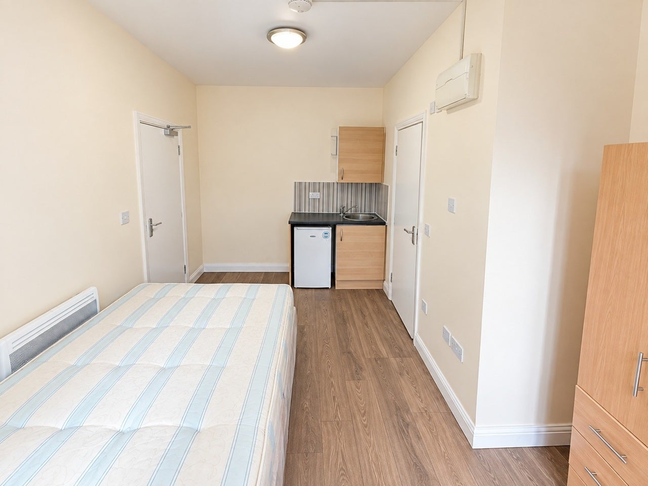 Flat Ceres Road in Greater London
