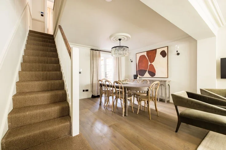 House Pembroke Place in Greater London