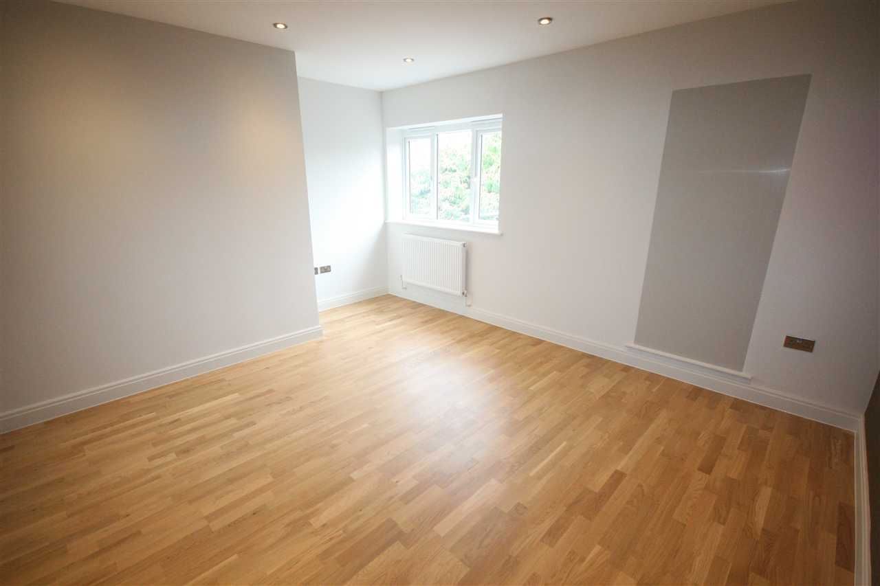 Flat Mount Pleasant in Greater London