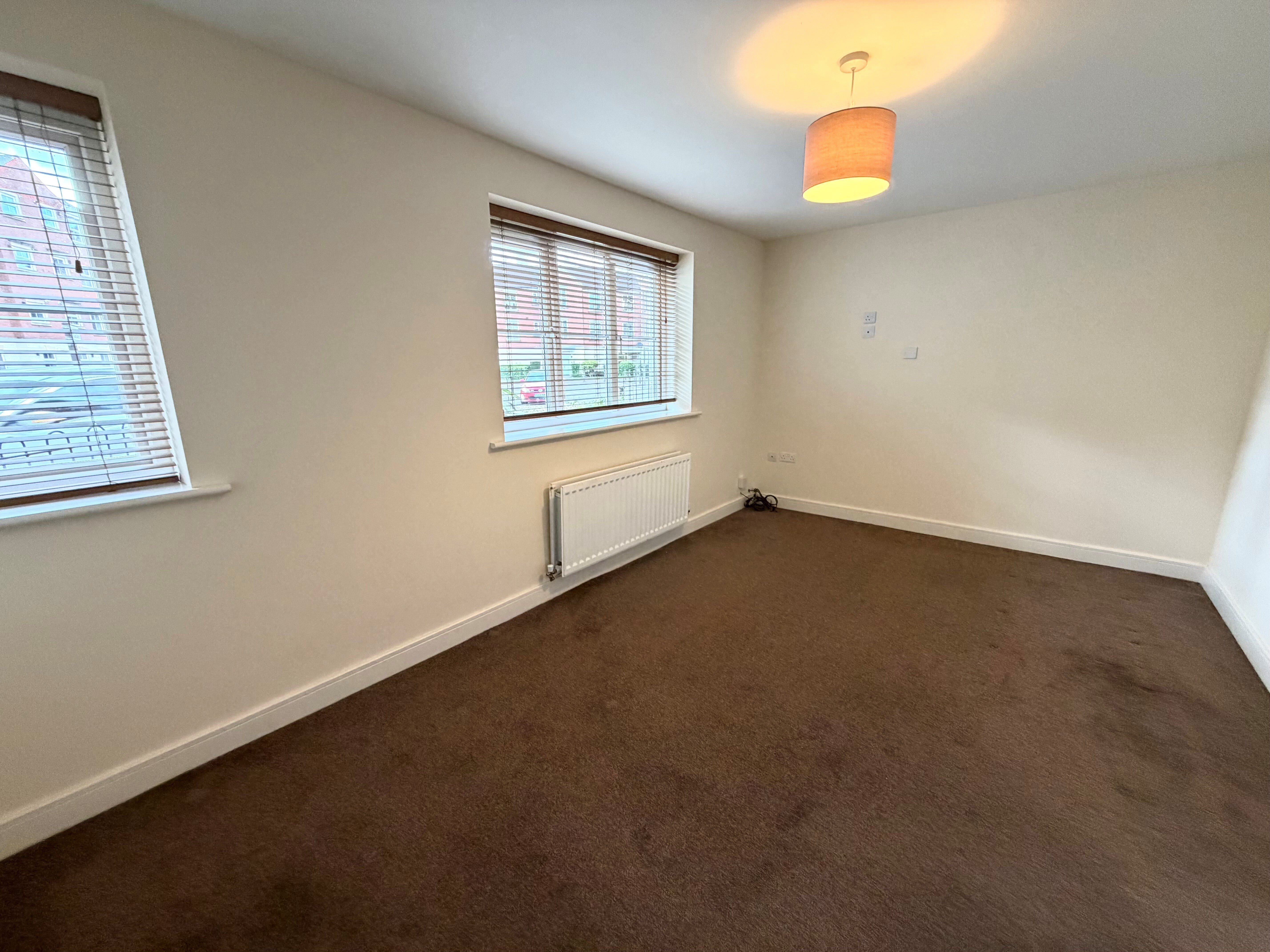 Flat Wadbarn in Shirley