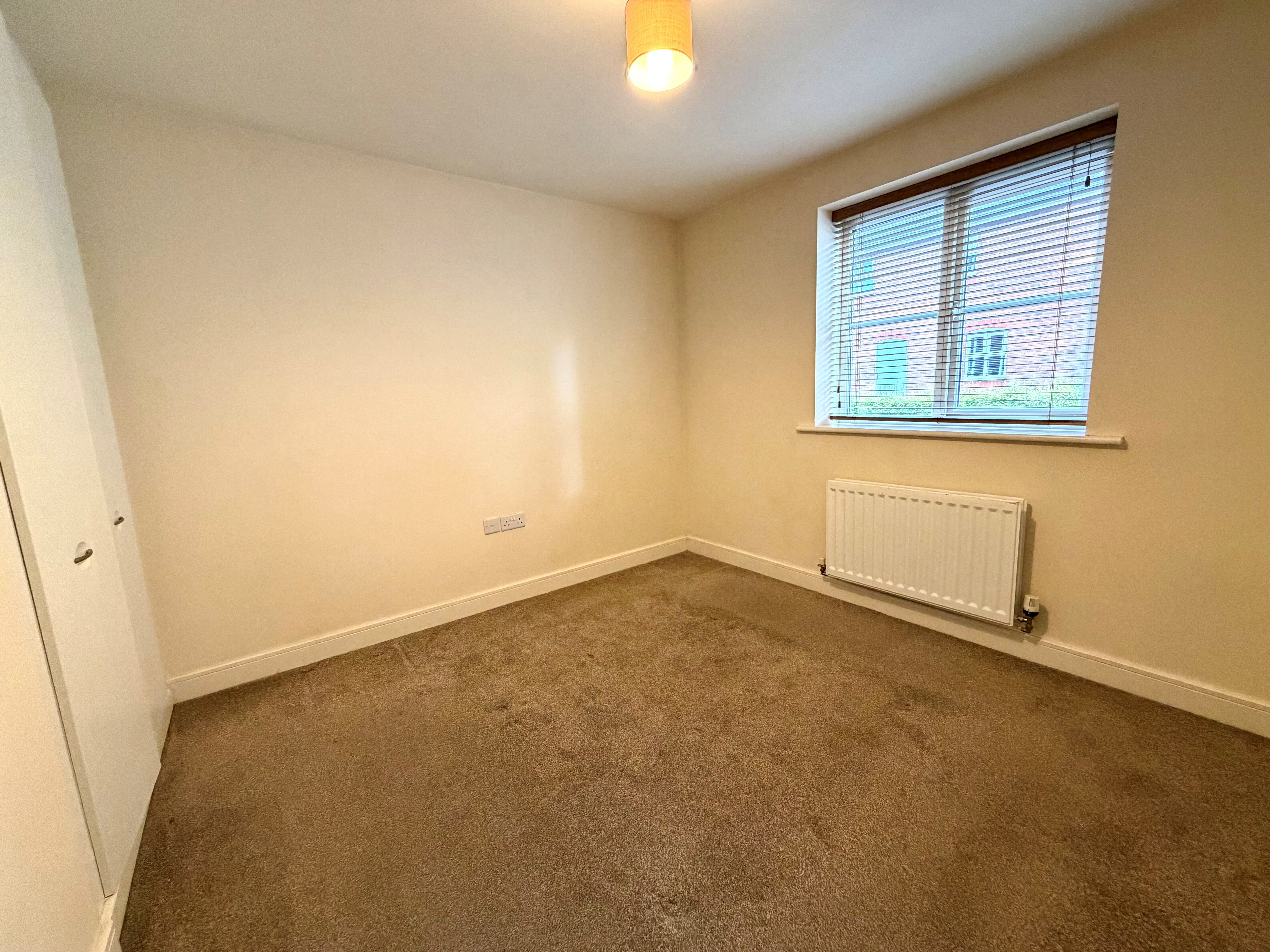 Flat Wadbarn in Shirley