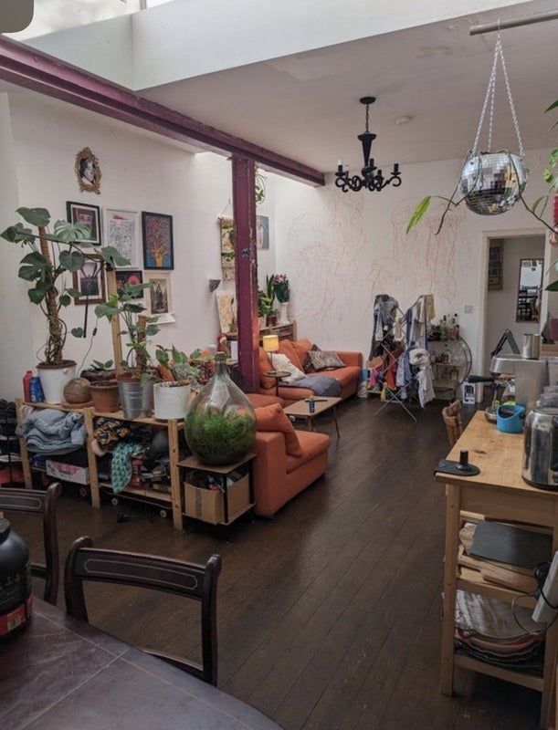 Room Vale Road in Greater London