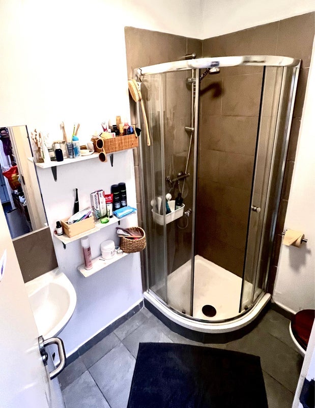 Room Vale Road in Greater London