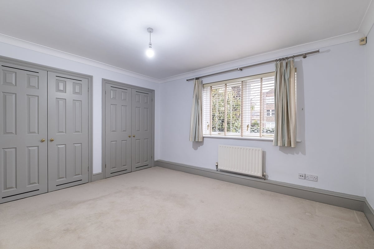 Flat Palace Road in Greater London