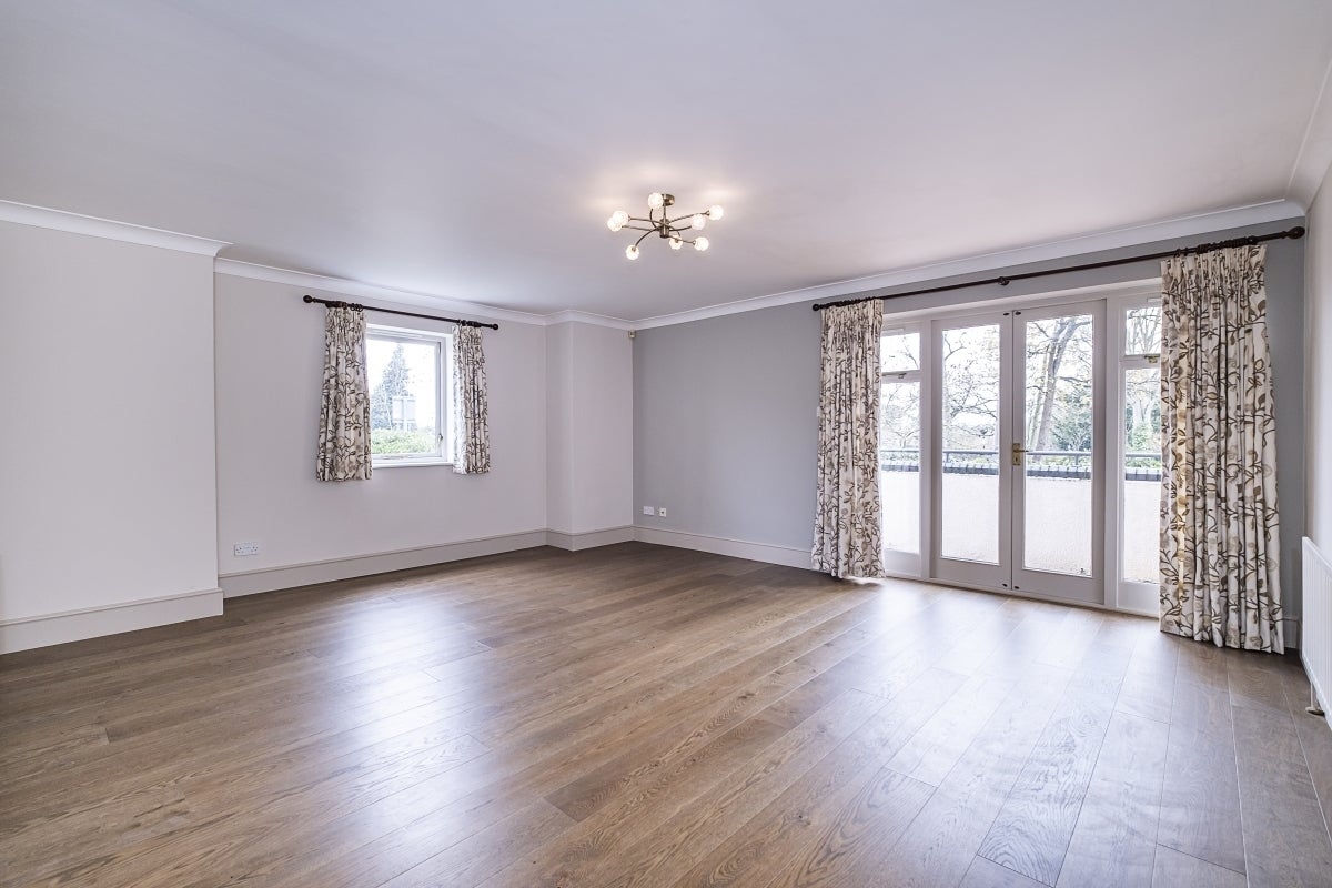 Flat Palace Road in Greater London