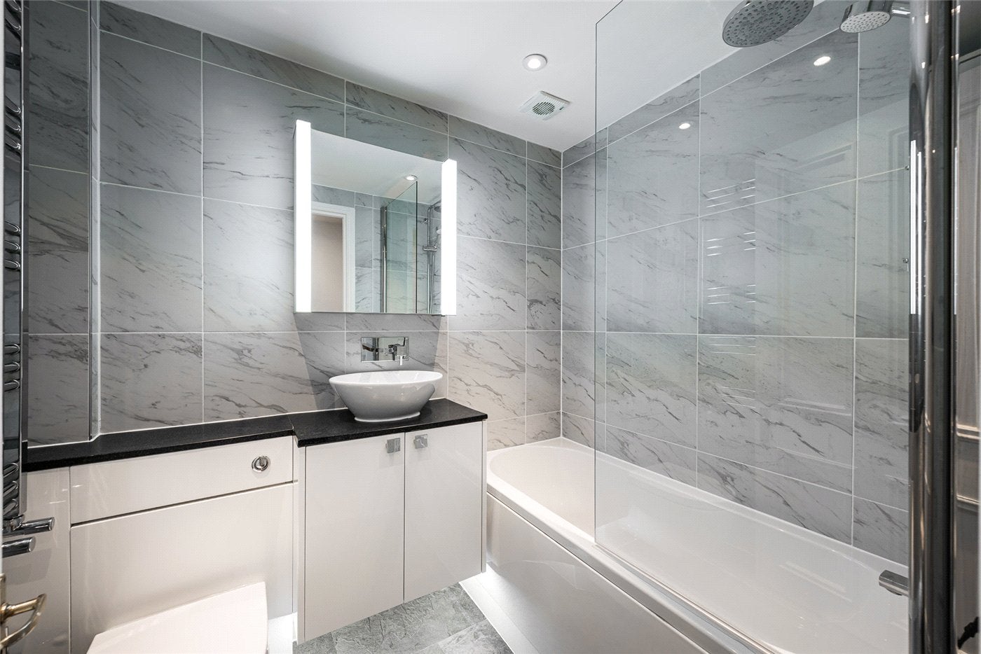 Flat Belgrave Road in City of Westminster