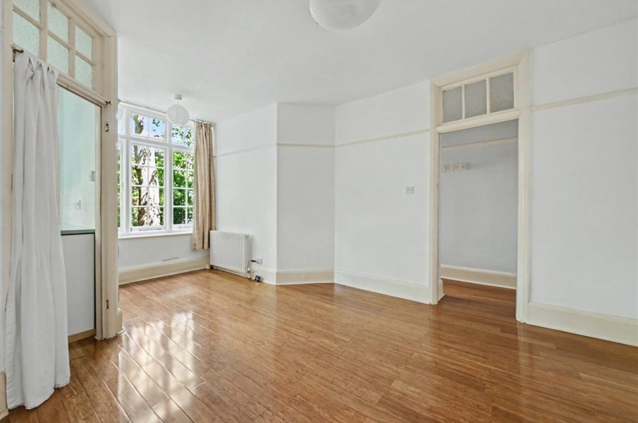 Flat Makepeace Avenue in Greater London