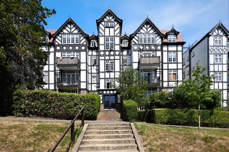 Flat Makepeace Avenue in Greater London