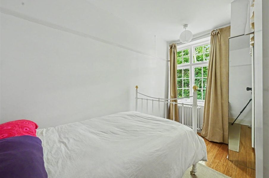 Flat Makepeace Avenue in Greater London