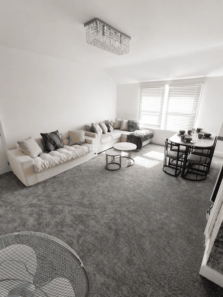 Flat Nimrod Road in Greater London