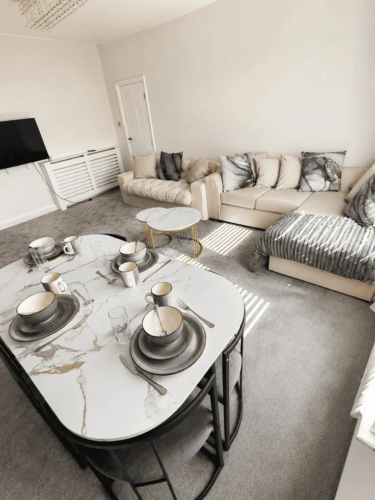 Flat Nimrod Road in Greater London