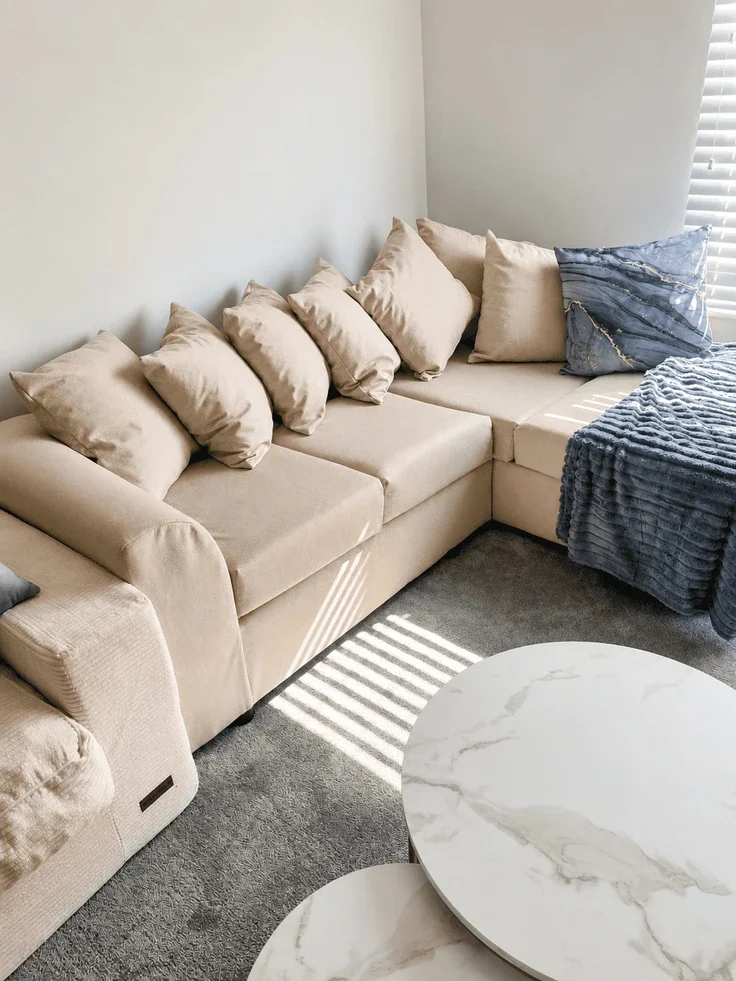 Flat Nimrod Road in Greater London