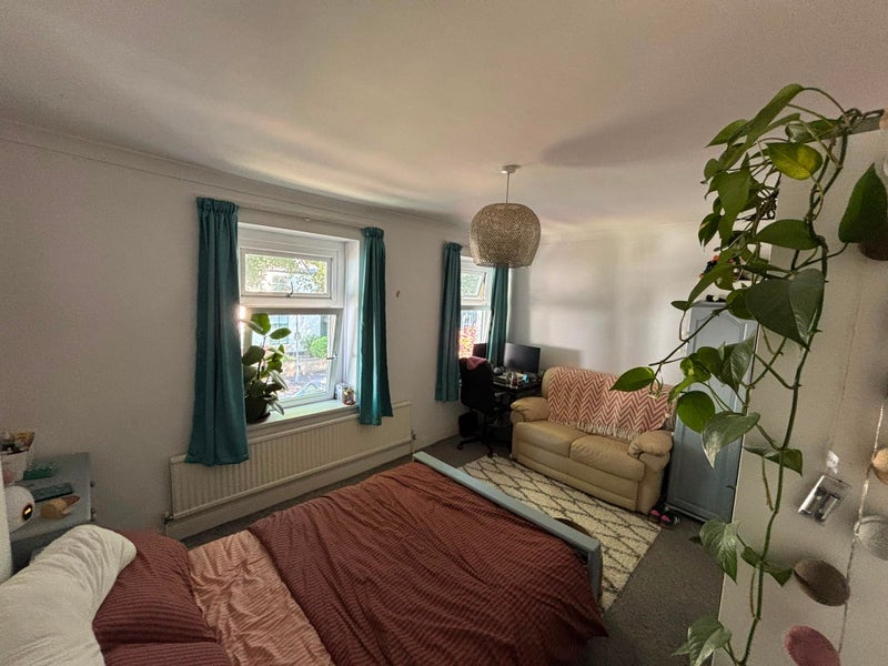 Room Severn Grove in Cardiff