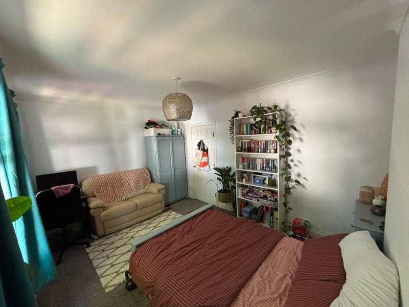 Room Severn Grove in Cardiff