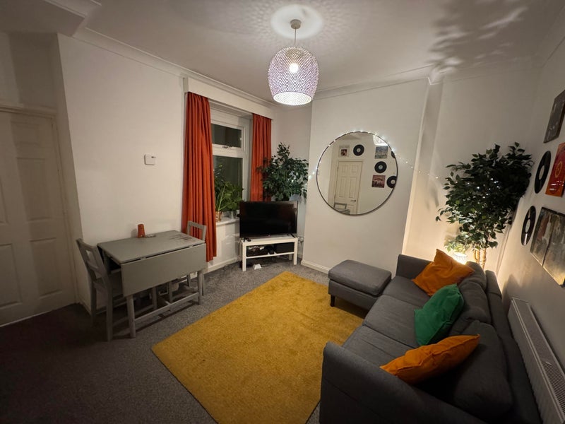 Room Severn Grove in Cardiff
