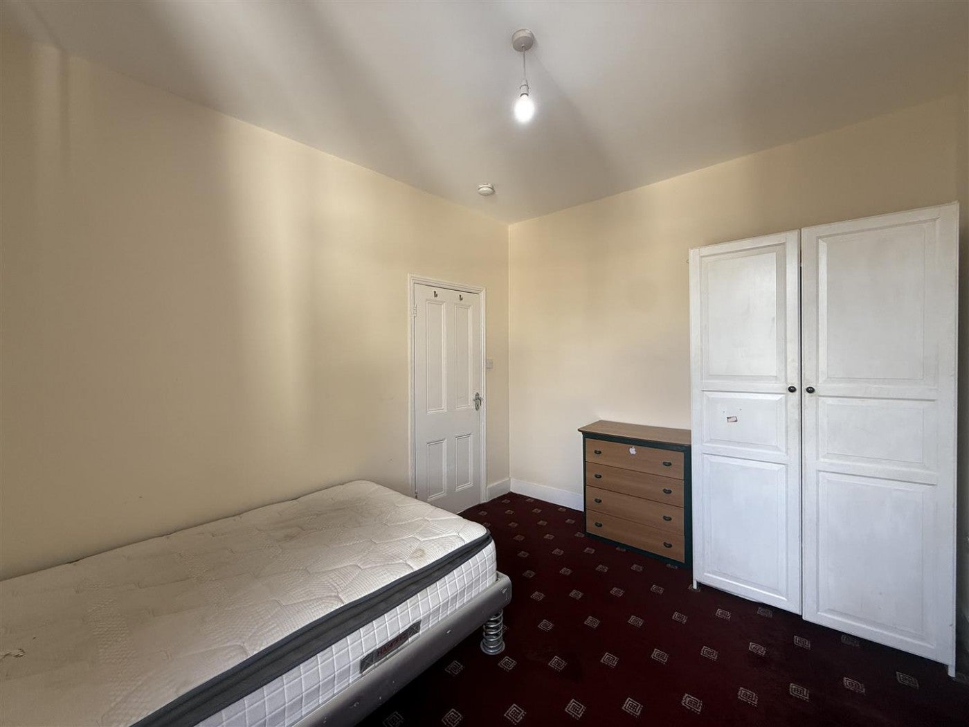 Room La Rose Lane in Greater London