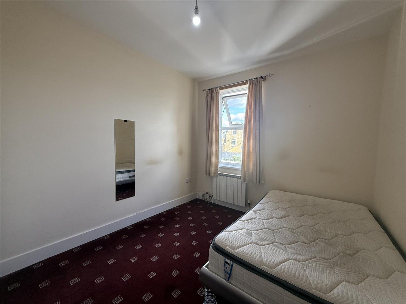 Room La Rose Lane in Greater London