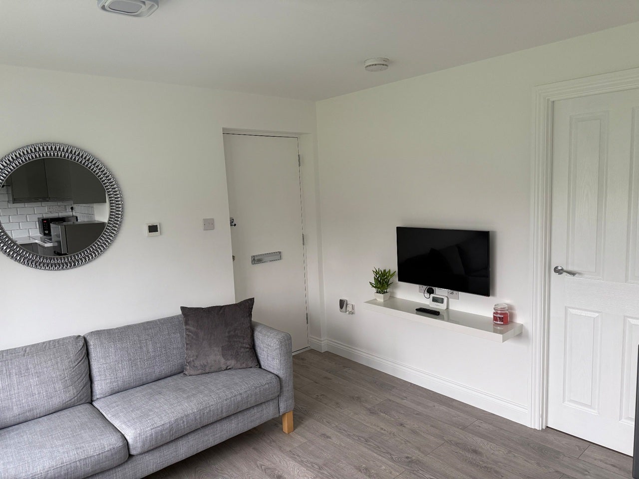 Flat Chedworth Drive in Derby