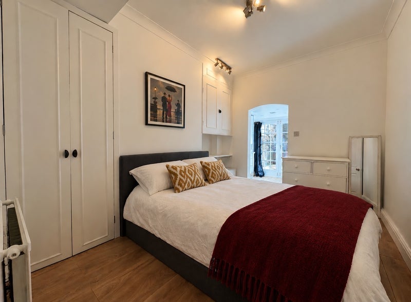Room Battersea Rise in Greater London