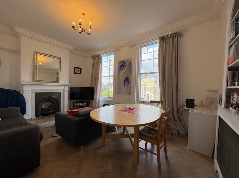 Room Battersea Rise in Greater London
