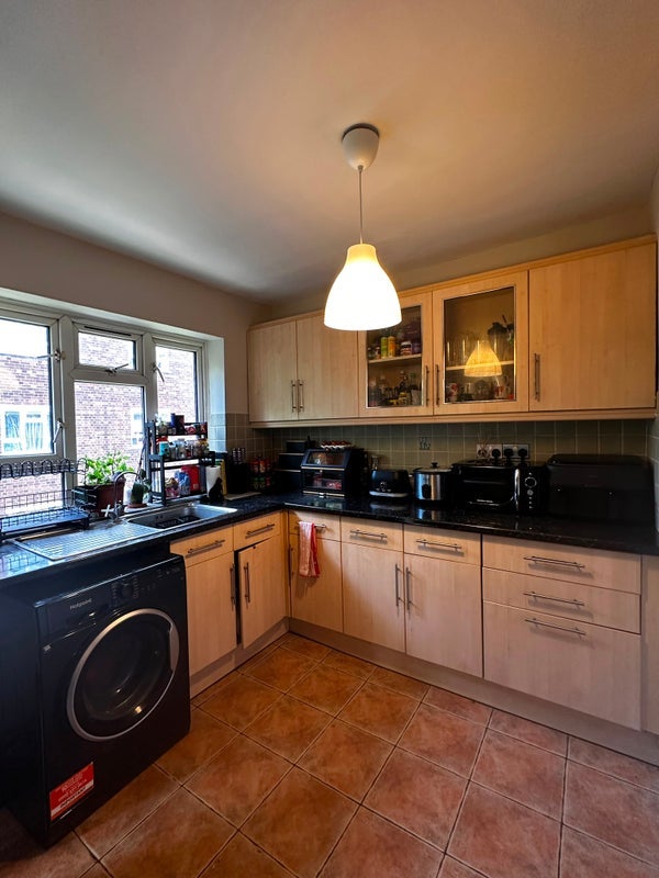 Room Edensor Gardens in Greater London